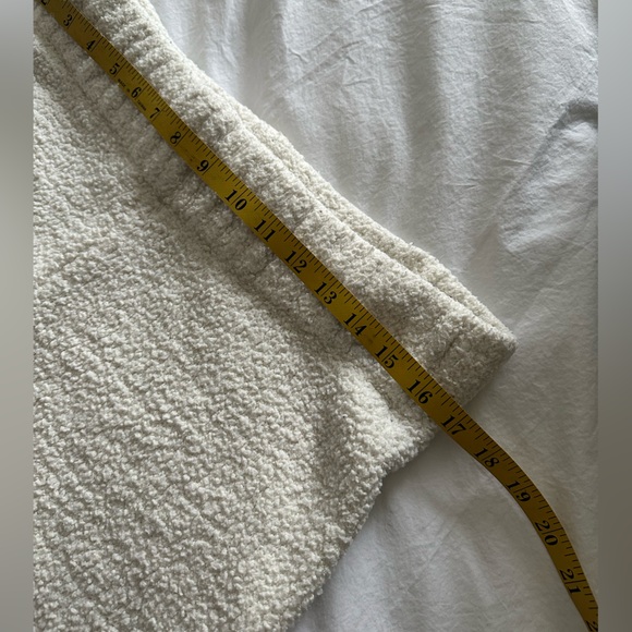 SKIMS high waist cream fuzzy sleep shorts, size L/XL - Picture 8 of 11